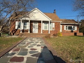 Building Photo - 903 Park Ave