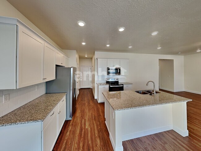 Foto del edificio - 2347 Surry Way