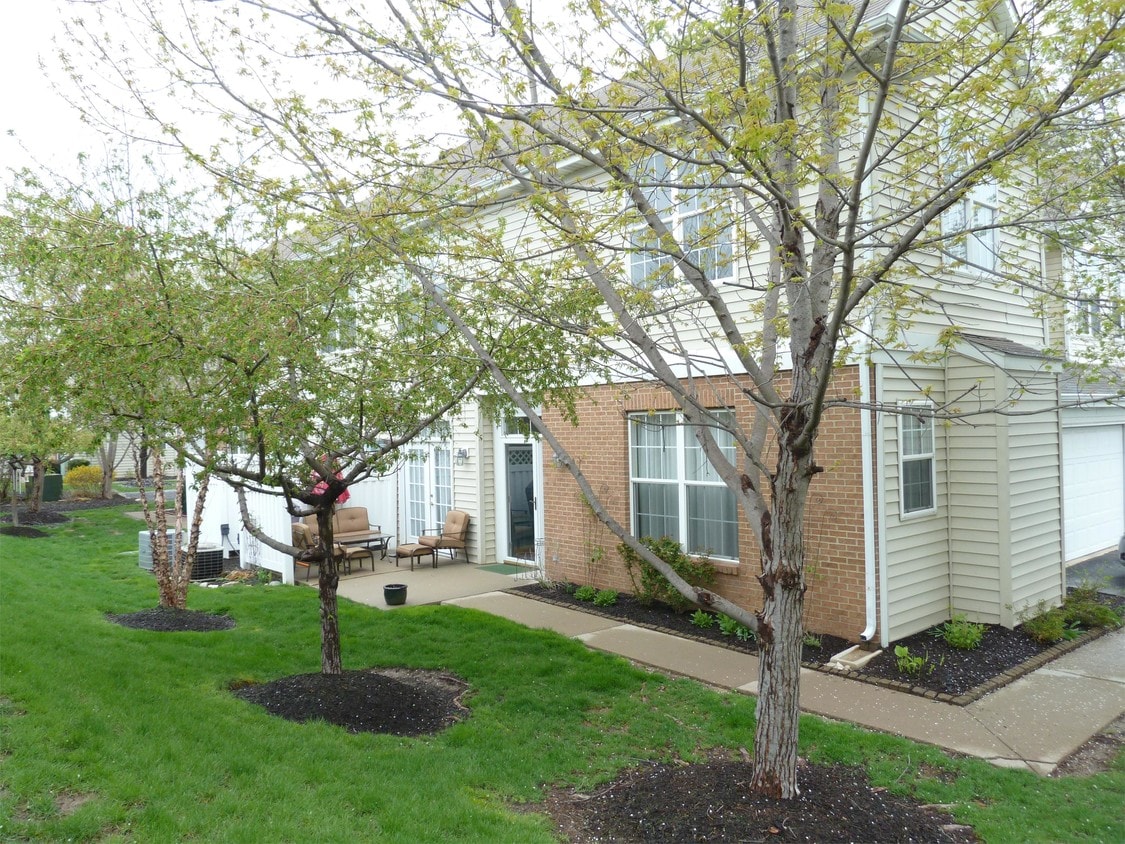 2211 Colfax Ln, Indianapolis, IN 46260 Townhome Rentals in Indianapolis IN