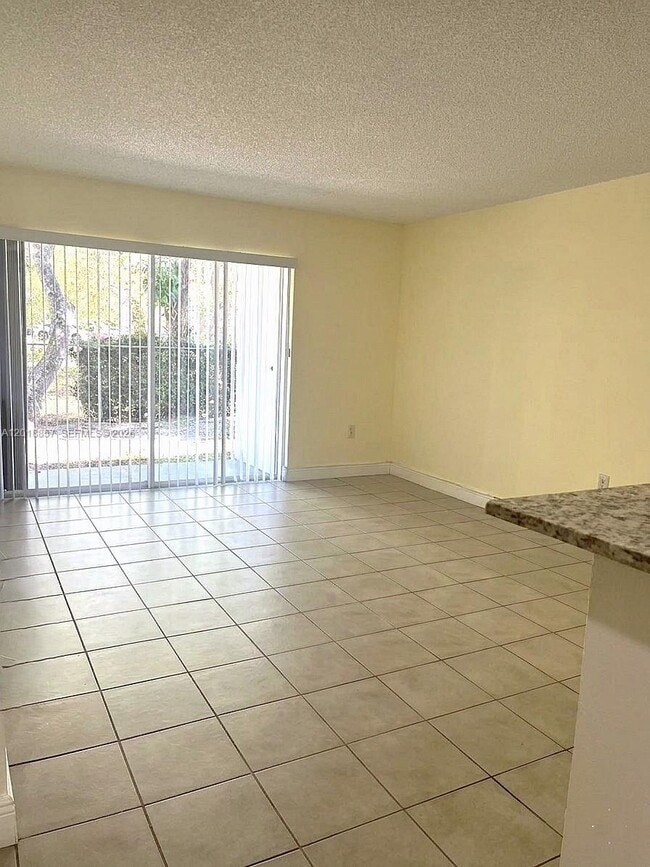 Foto del edificio - 7115 NW 179th St