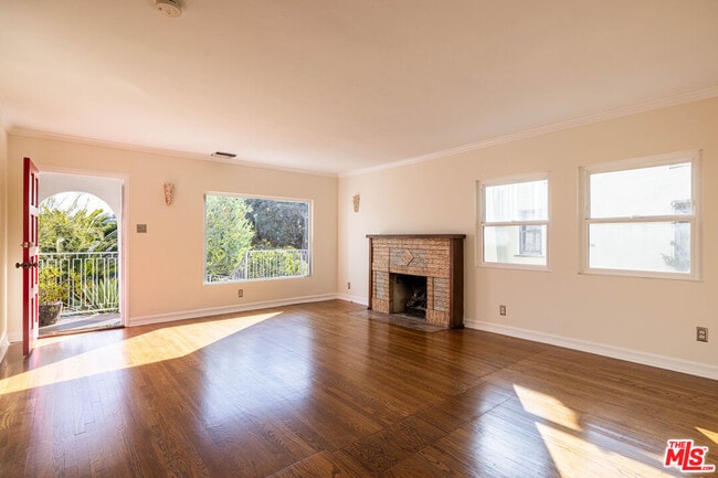 Building Photo - 3307 Madera Ave