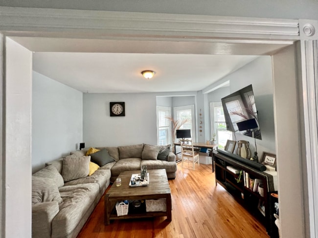 Building Photo - 31 Pierce St