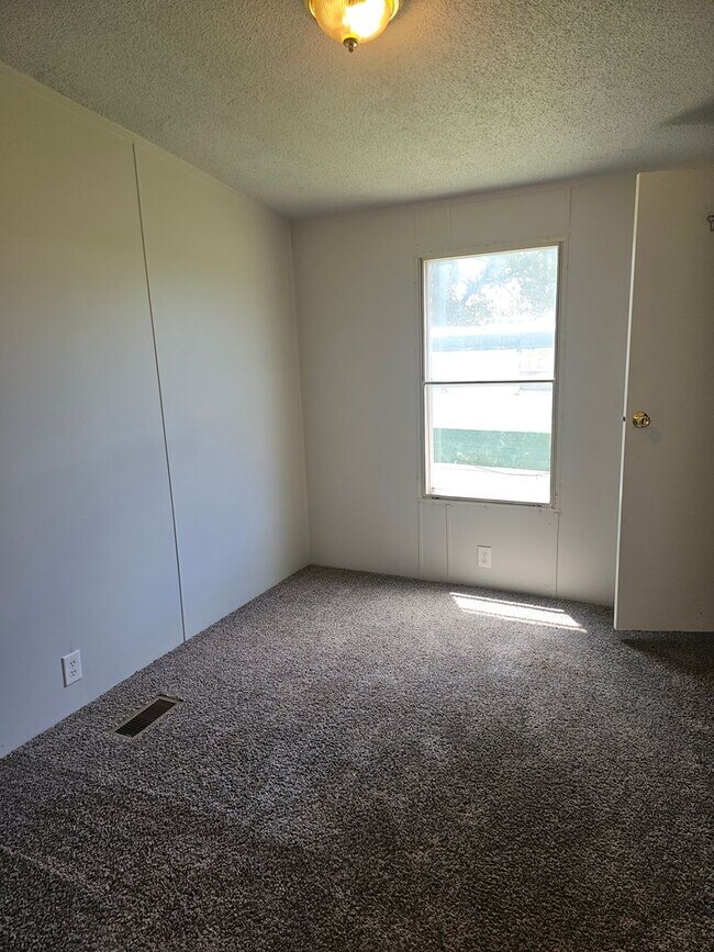 Foto del edificio - 3 bed 2 bath Mobile Home