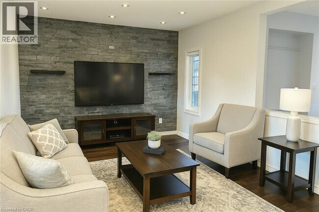 Building Photo - 212 Greenwater Pl