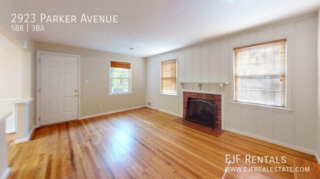 Building Photo - Wheaton Hills Five Bedroom Available for R...
