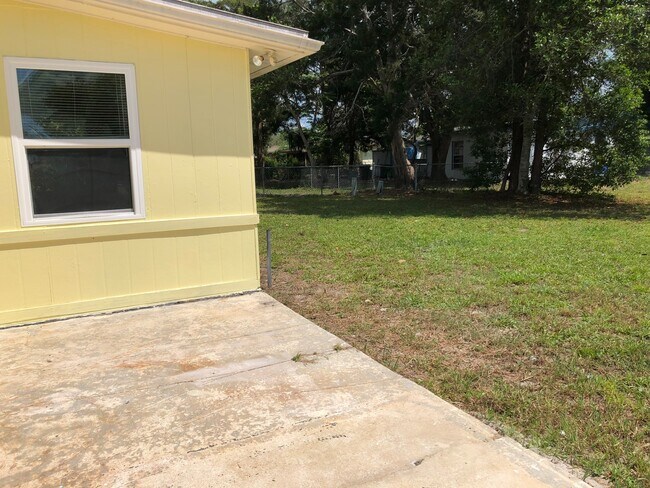 Foto del edificio - 3 Bed 1 Bath Home | Pet Friendly | Carport...