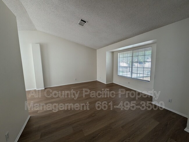 Building Photo - 37940 Rosemarie St