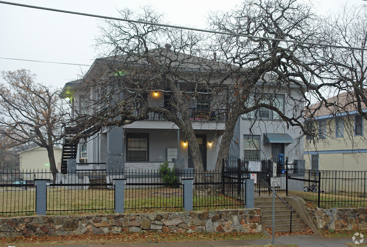 Primary Photo - Lancaster Ave Apts