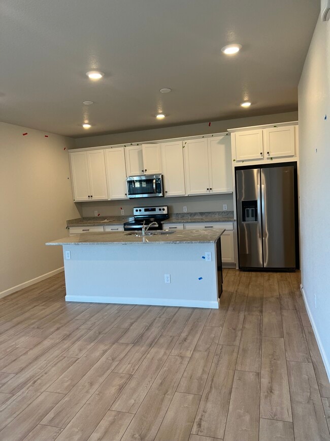 Building Photo - 1502 Golden Sill Dr