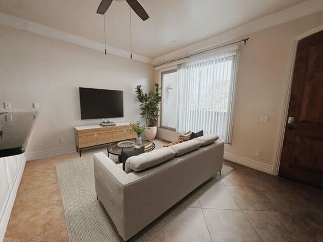 Foto del edificio - Gorgeous 1 Bed / 1 Bath with Large Private...