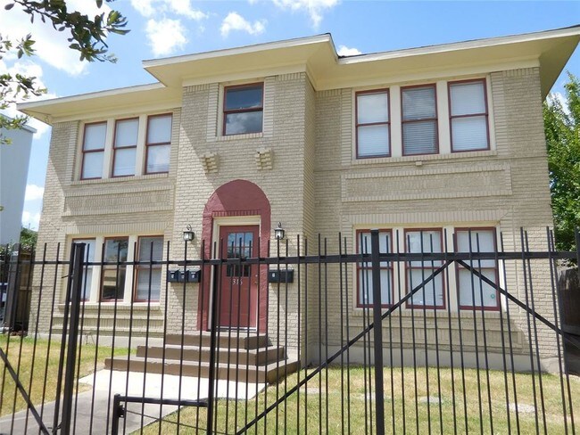Building Photo - 316 W Gray St