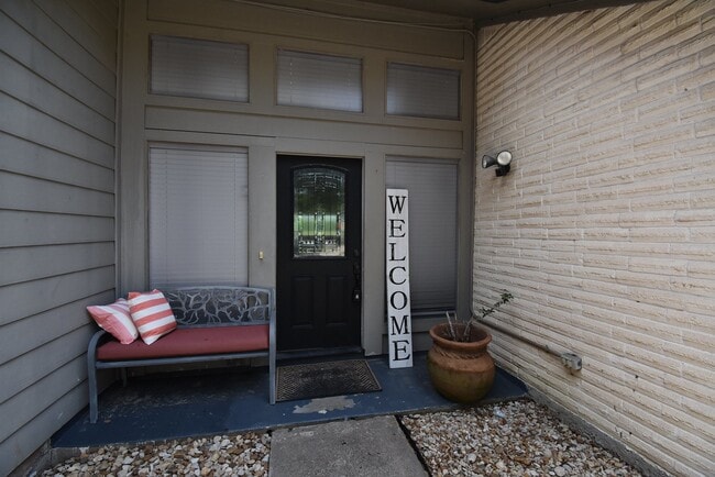 Building Photo - 6003 Long Leaf Dr