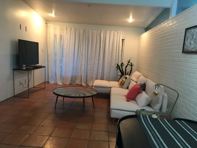 Foto del edificio - 202 Emporia Blvd