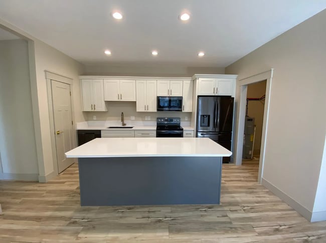 Building Photo - 8898 Austin Ct