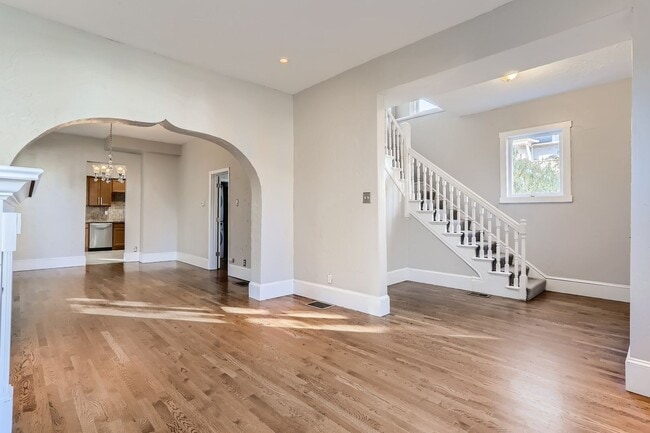 Building Photo - Stunning 4 bedroom, 4 bathroom home near Sloan's Lake!