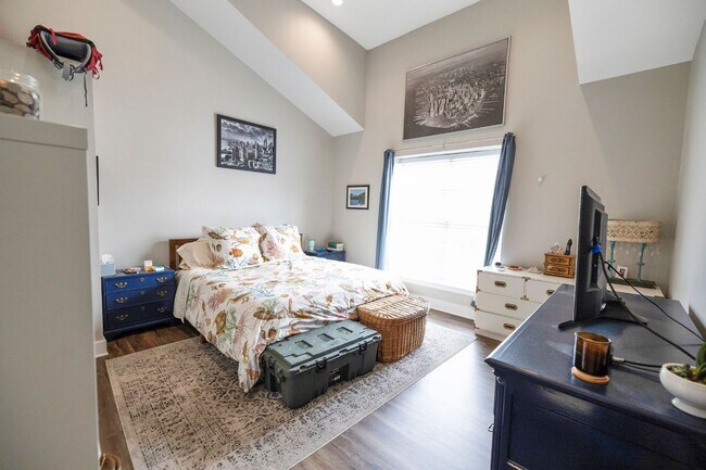 Foto del edificio - 2082 Atherton Heights Ln