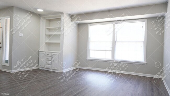 Foto del edificio - 3 br, 2 bath House - 2901 Creston Ave