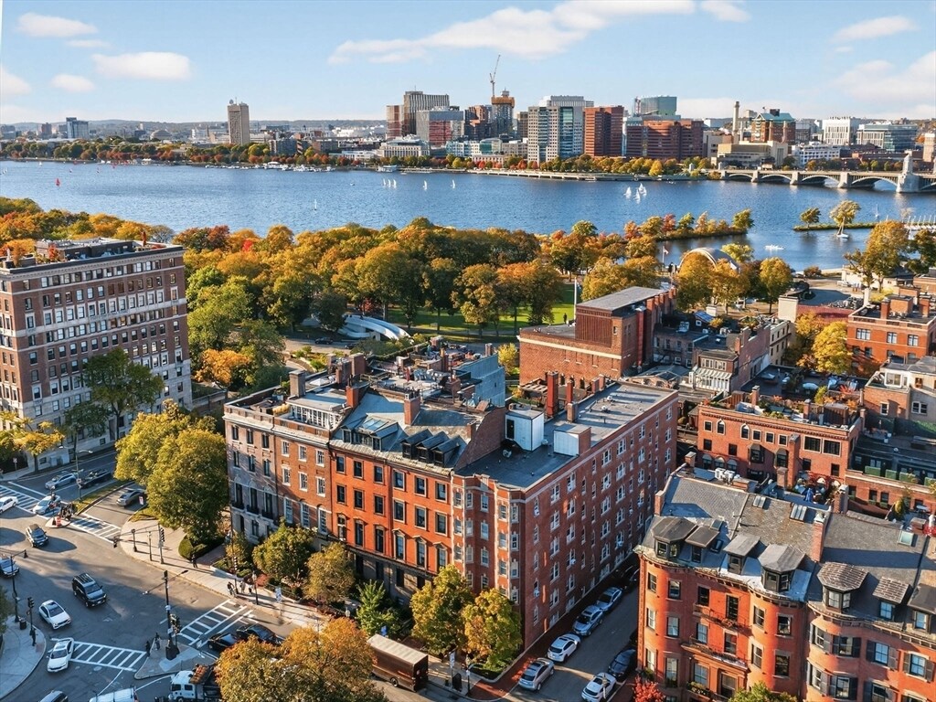 Foto principal - 93 Beacon St