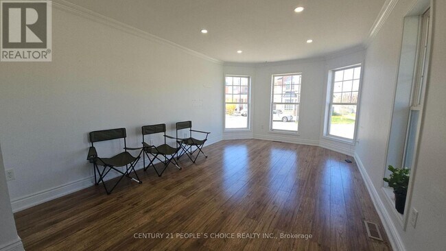 Photo du bâtiment - 918 McNair Cir