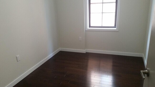 Building Photo - 3279 33rd St