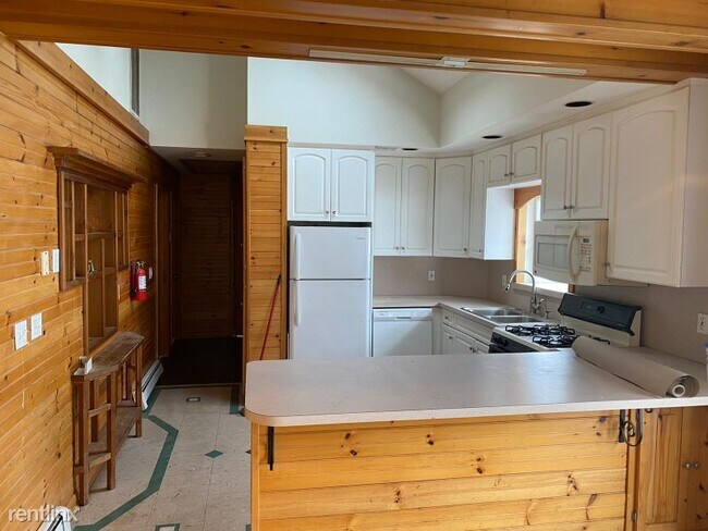 Building Photo - 3 br, 1 bath House - 30 Chestnut St