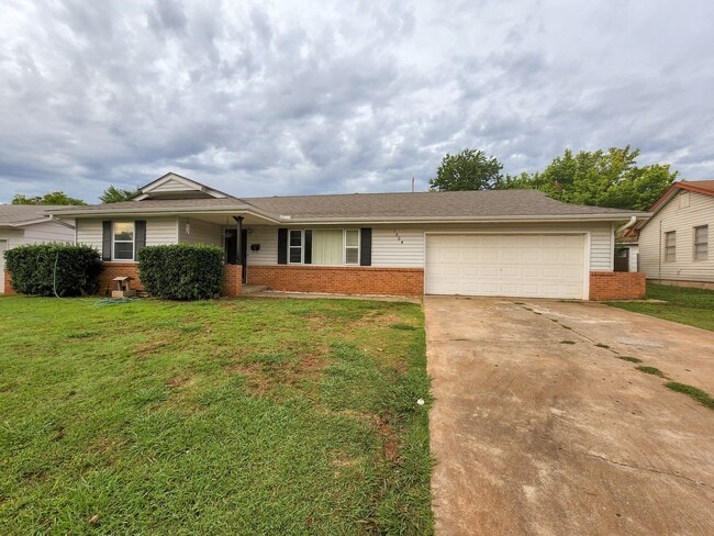 Building Photo - 1304 Thompson Dr
