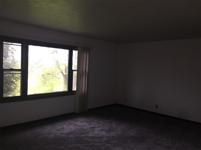 Building Photo - 4252 E 100 S