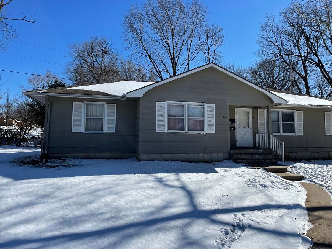 3209 Claflin Rd Unit 3209, Manhattan, KS 66503 Apartments in