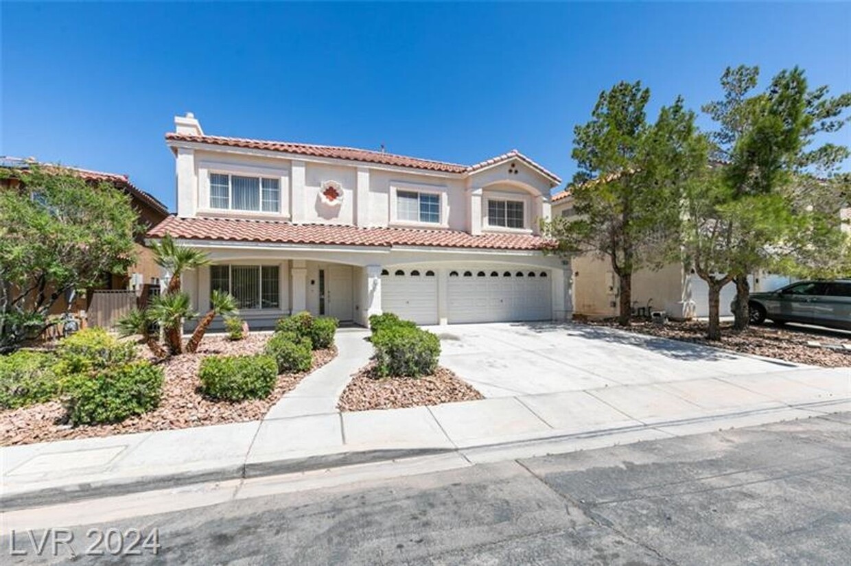 Primary Photo - Spacious 5 bedroom!