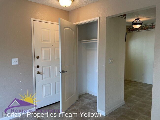 Foto del edificio - 2 br, 1 bath House - 250 Del Verde Cir #4