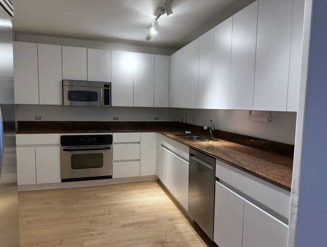 Foto del edificio - 2400 N Lakeview Ave