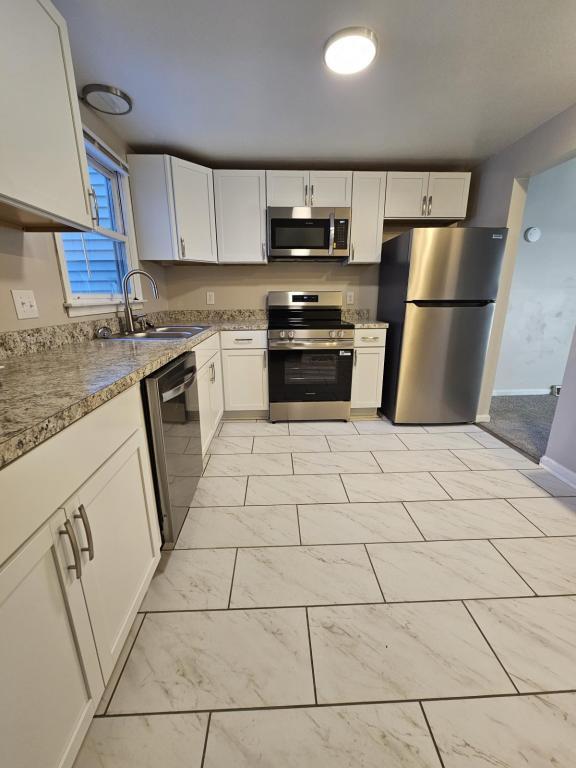 Foto del edificio - 8170 Honeysuckle Dr