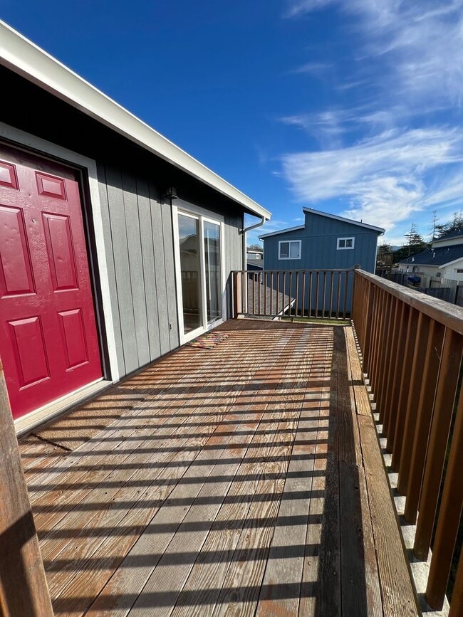 Building Photo - 1805 Caroline Ave