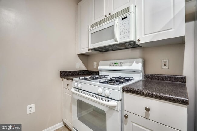 Building Photo - 2765 Centerboro Dr
