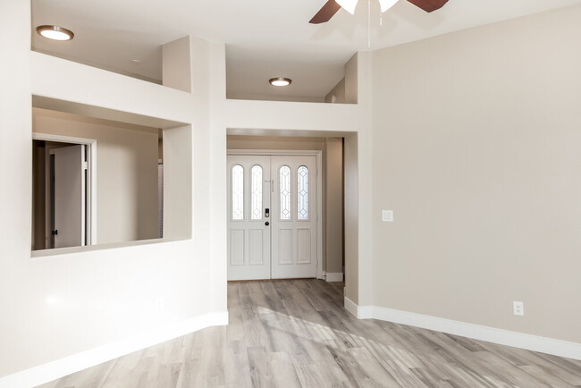 Building Photo - 405 Rocky Rd