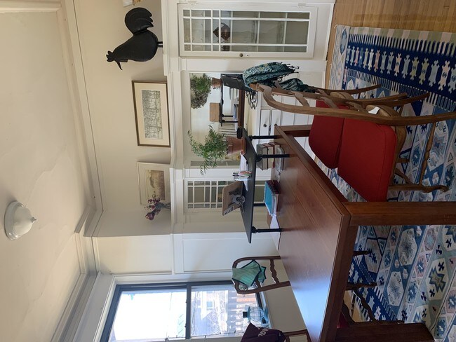 Building Photo - 2 bedroom in Chicago IL 60637
