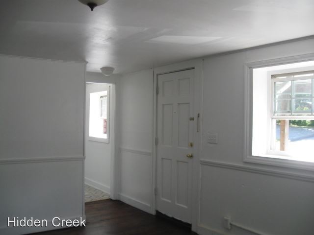 Building Photo - 229 W King St