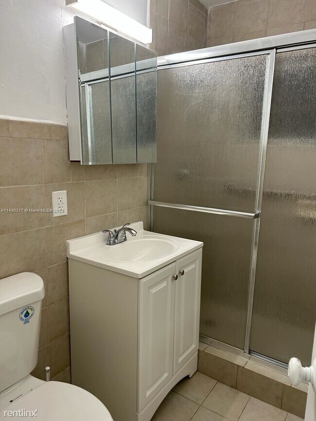 Building Photo - 3 br, 1 bath House - 22365 SW 112th Pl # M...