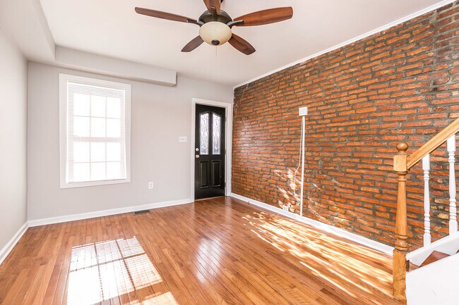 Building Photo - 118 E Randall St