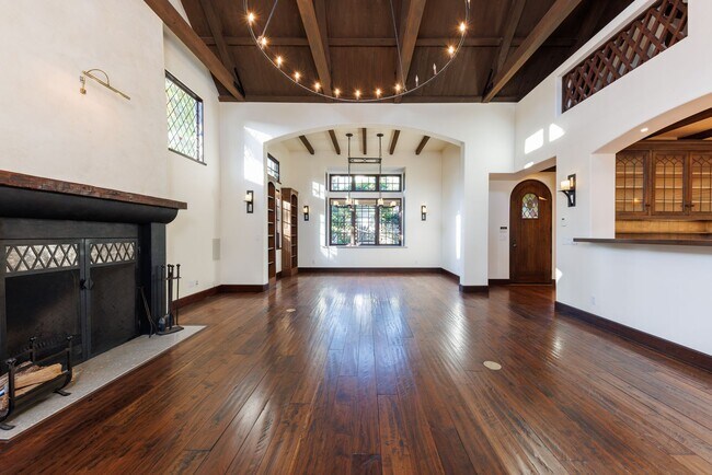 Building Photo - Delightful Private 3BR/4.5BA + Office Home in Del Mar