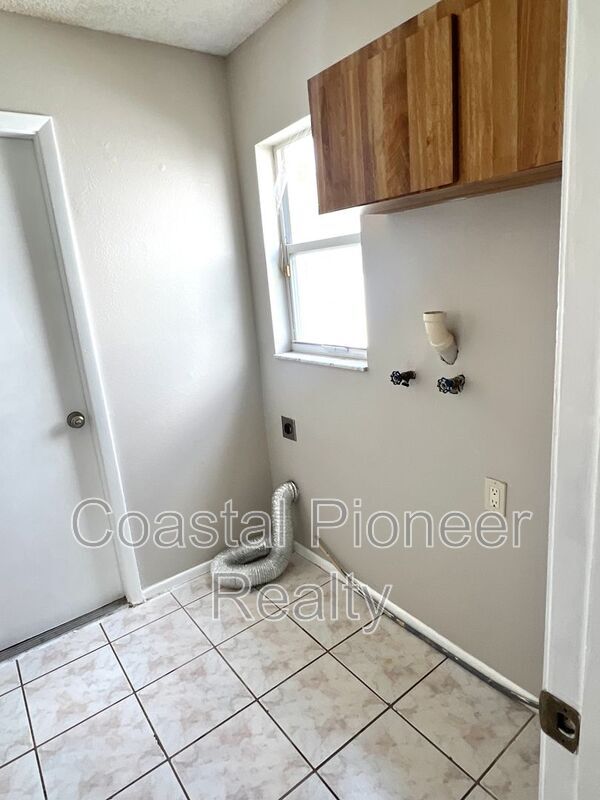 Foto del edificio - 1310 Lakehurst Way