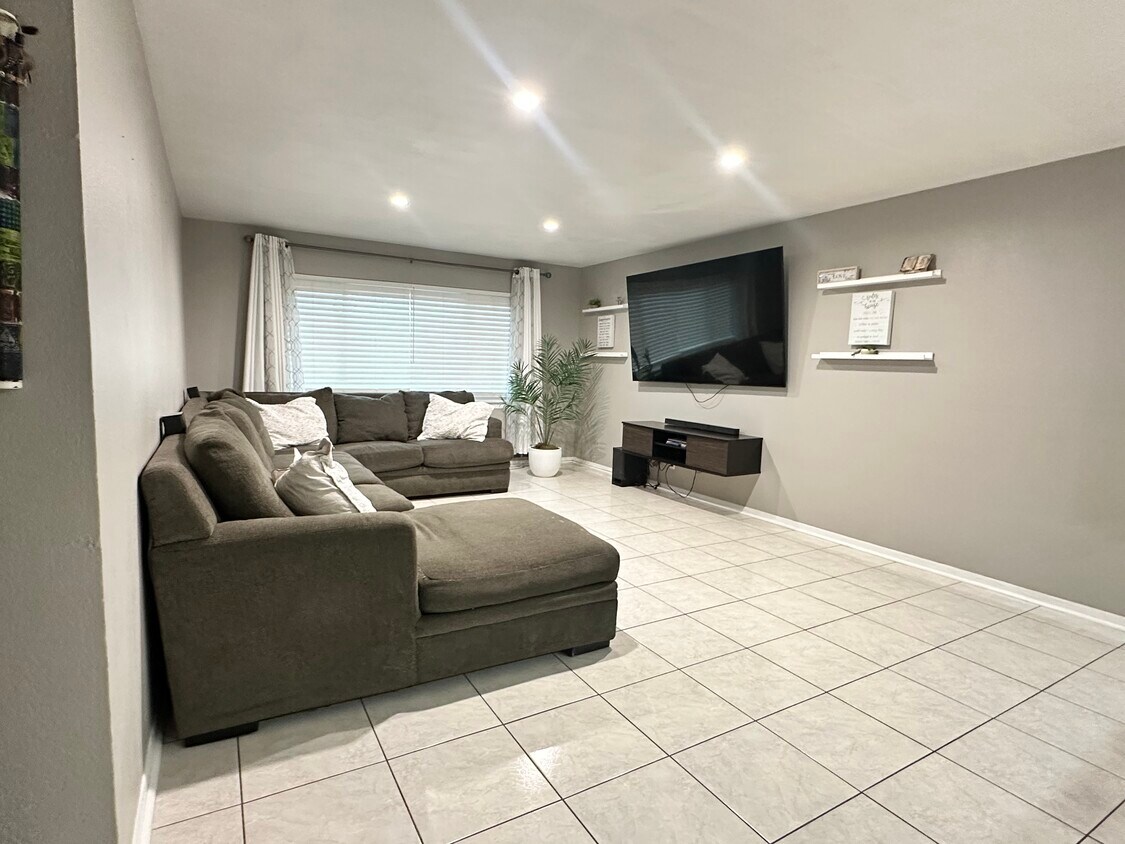 Foto principal - 1220 Oakdale St