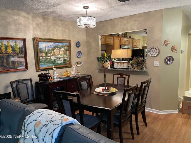 Foto del edificio - 7701 Baymeadows Cir W