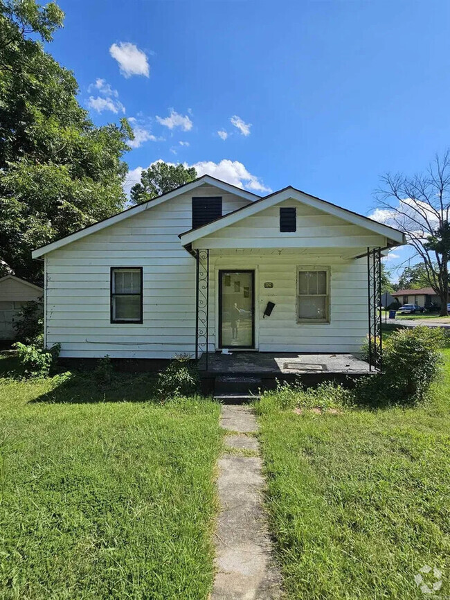 Building Photo - 1100 W 24th St