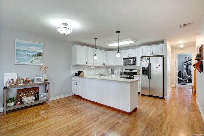Building Photo - 10306 Rockaway Beach Blvd