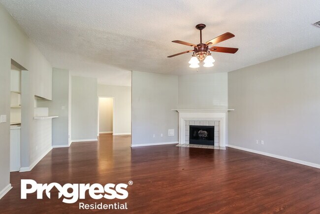 Foto del edificio - 19023 Dee Woods Dr