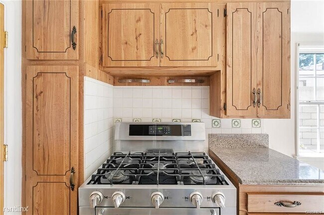 Building Photo - 3 br, 1 bath House - 13845 Archwood St