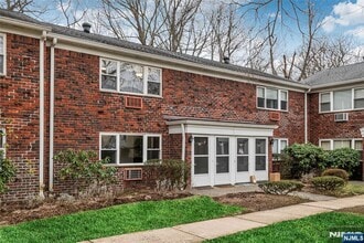 Building Photo - 121 Regency