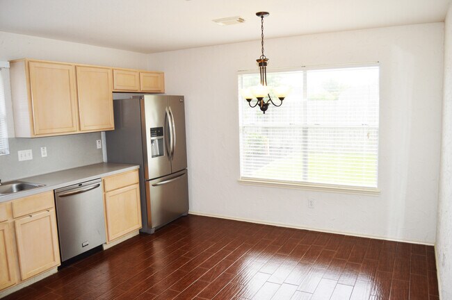 ¡Un refrigerador grande para acomodar familias de cualquier tamaño! - 23035 S Waterlily Dr