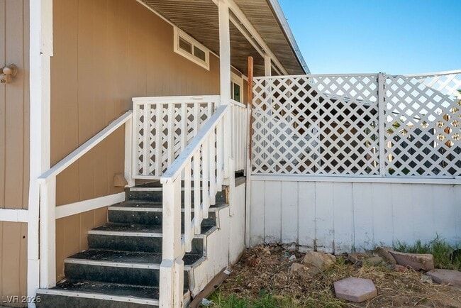 Building Photo - 2879 Green Tree Ave